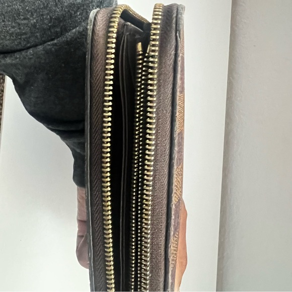 LOUIS VUITTON Damier Brown Zippy Wallet w/ Dust Bag | Gold Hardware | Large Size - Picture 8 of 12